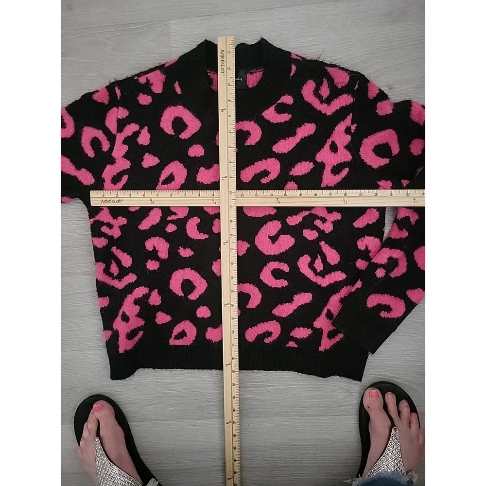 LINE & DOT Anthropologie Pink Leopard Print Sweater Crewneck Pullover Knit Top L
